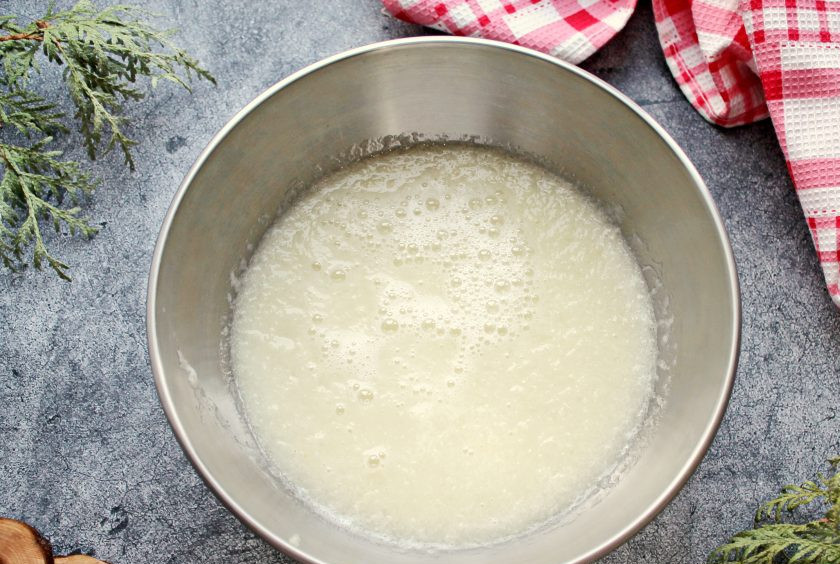 1. Этап. Мармелад из помело: Удалите косточки, влейте лимонный сок и пробейте помело блендером до однородности.