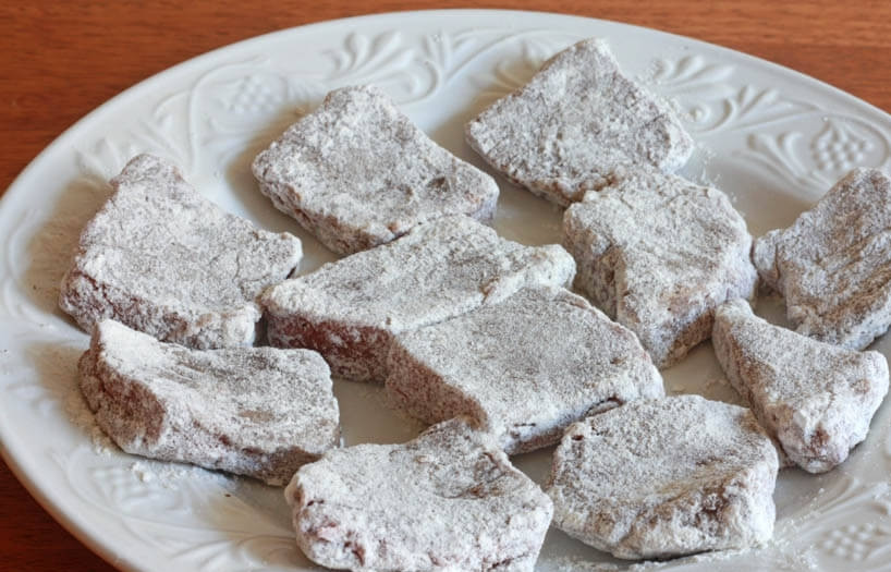 1. Этап. Вкусная говяжья подлива: 3. Выложите все кусочки мяса в тарелку.