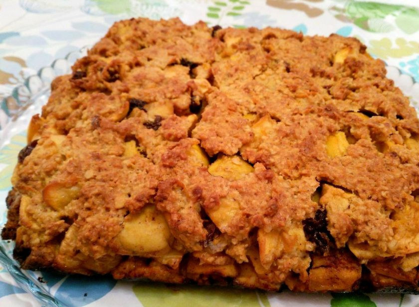 1. Этап. Яблочный пирог из овсяного теста: Яблочный пирог из овсяного теста невероятно вкусен как в тёплом, так и в холодном виде. Приятного чаепития!