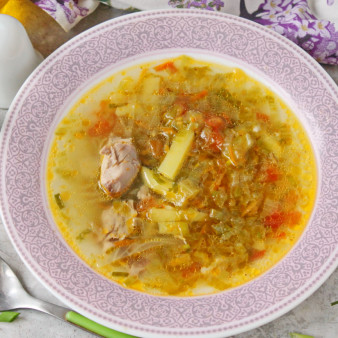 Щи из молодой капусты с курицей