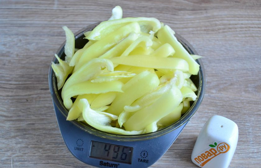 1. Этап. Перец в сладкой заливке: Взвесьте количество получившегося перца, у меня получилось 500 грамм, этого количества хватит на 2 баночки объемом 450 мл.