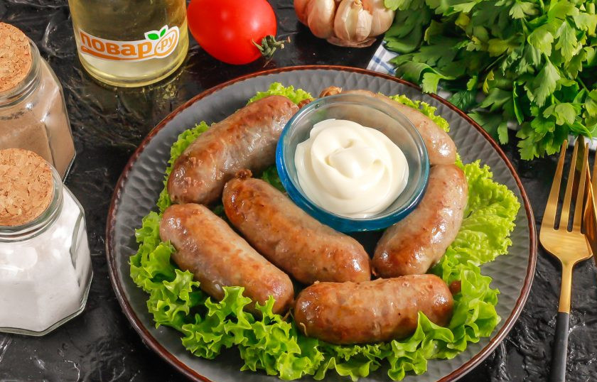 1. Этап. Колбаски от Джейми Оливера: Подайте вкусные и румяные колбаски от Джейми Оливера к столу со сметаной, чесночным соусом, кетчупом или соусом барбекю.