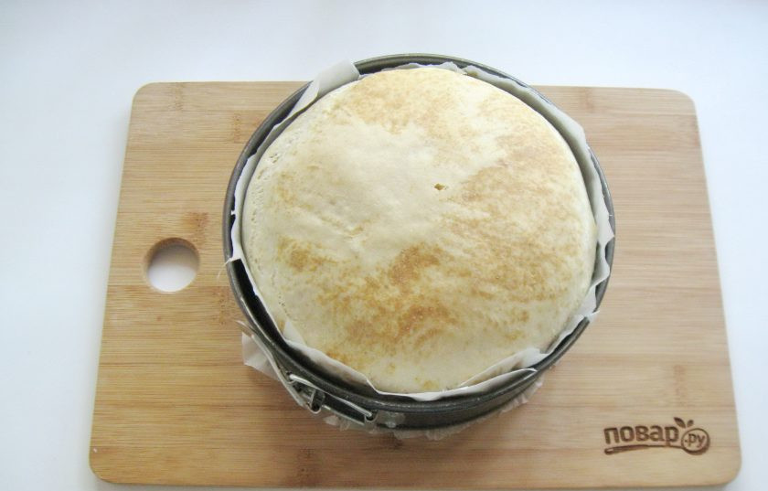 1. Этап. Саратовский калач: Выпекайте калач в духовке, разогретой до 180 градусов 40-45 минут.