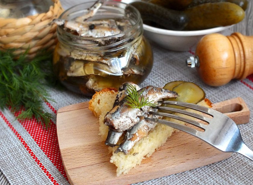 1. Этап. Домашние шпроты из кильки: Приятного аппетита!