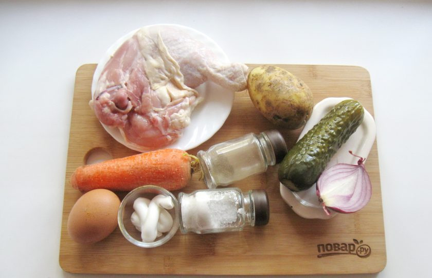 1. Этап. Оливье без горошка: Подготовьте ингредиенты для приготовления салата.