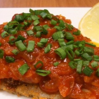 Рыба, жаренная под соусом