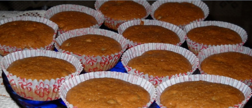 1. Этап. Кексики с медом: Выпекаем при 180 градусах 25 минут. Кексики с медом готовы! Можно украсить их и подавать к столу. Приятного аппетита!