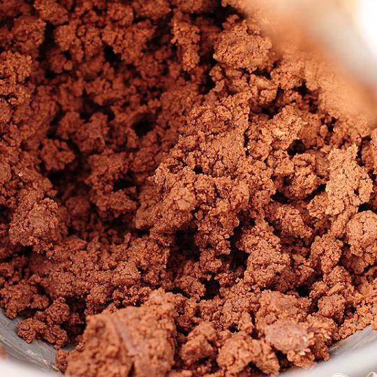 1. Этап. Печенье из крема Nutella: Хорошенько перемешайте. Если тесто получилось немного рассыпчатое, то это очень хорошо.