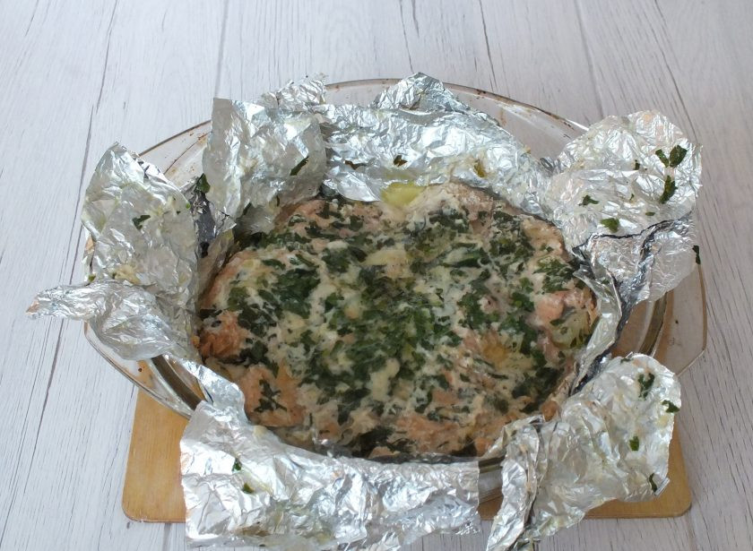 1. Этап. Горбуша с ананасами в духовке: По истечении времени достаньте рыбу из духовки и подавайте к столу.