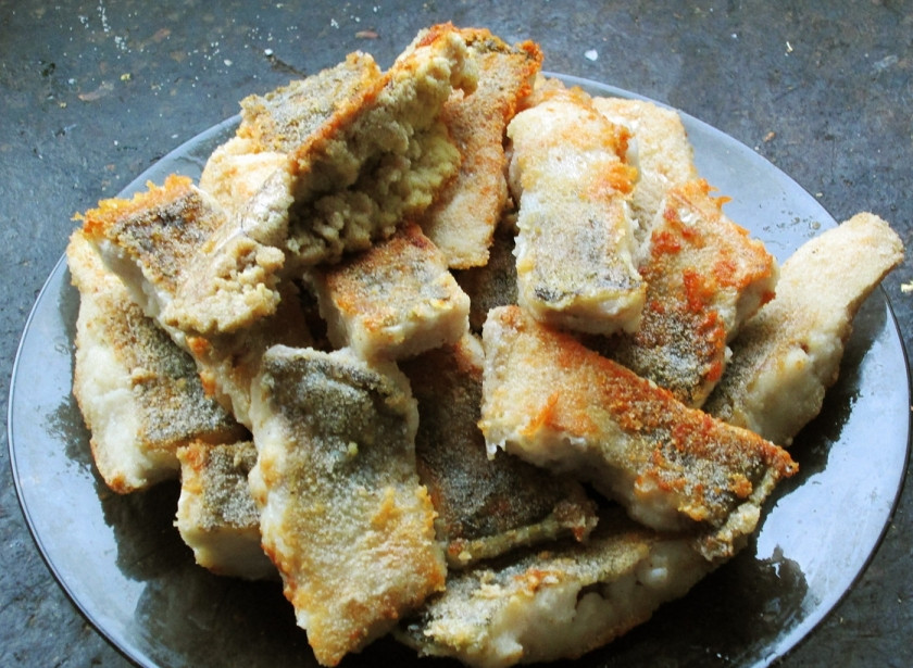 1. Этап. Рыба дори жареная: Обжарьте рыбу с обеих сторон до золотистой корочки. Выложите кусочки на бумажные салфетки, чтобы они впитали лишний жир. Подавайте рыбу горячей или холодной.