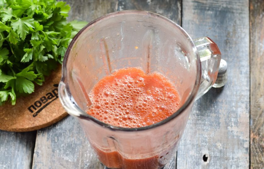 1. Этап. Кетчуп Краснодарский: Переложите кетчуп в блендер, снова измельчите и верните в кастрюлю, проварите еще 10 минут.