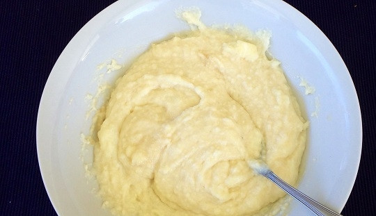 1. Этап. Манная каша на сковороде: 5. Манная каша на сковороде - это довольно удобно и очень вкусно. Приятного аппетита!