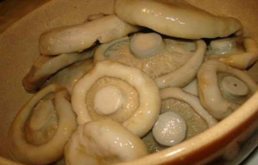 1. Этап. Грузди, соленые в бочке: 5. Подаем грибочки к любому застолью! Аромат потрясающий!