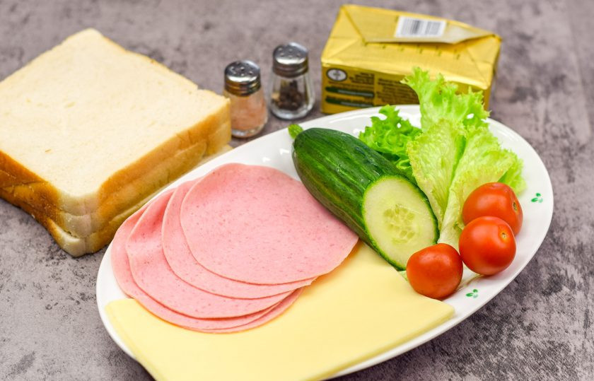 1. Этап. Бутерброд Тормозок: Подготовьте все ингредиенты.