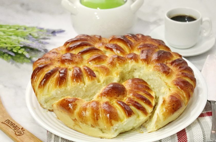 1. Этап. Отрывной пирог из дрожжевого теста с творожной начинкой: Приятного чаепития!