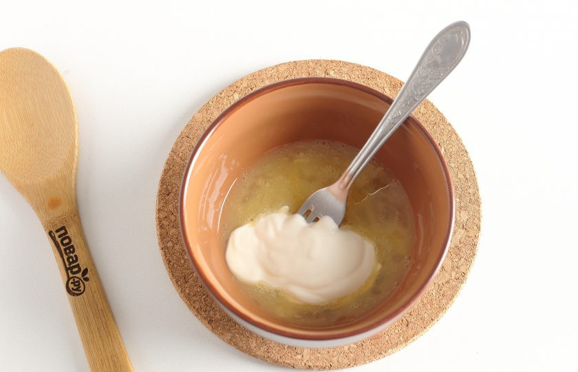 1. Этап. Клецки на сметане: Добавьте сметану.