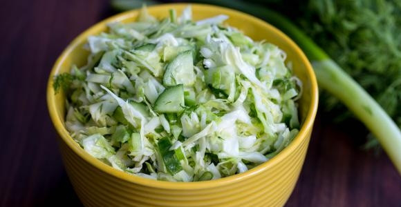 1. Этап. Салат из свежей капусты и огурца: Угощайтесь, салат готов!