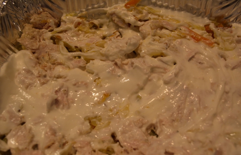 1. Этап. Капустная запеканка в духовке (диетическая): Смажьте все сметаной.