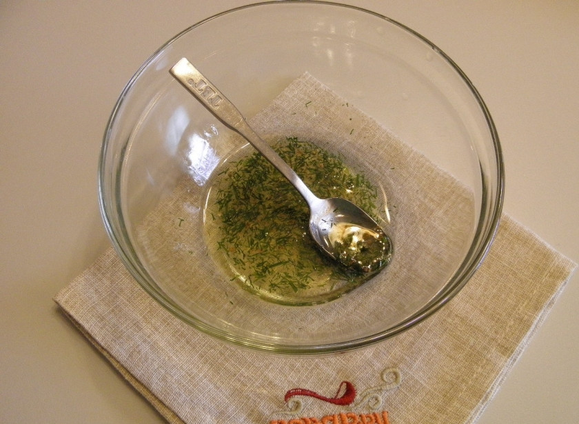 1. Этап. Маринованные кабачки: Масло не соединится с уксусом, но маринад должен быть максимально однородным.