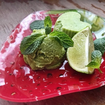 Мороженое из авокадо с лаймом