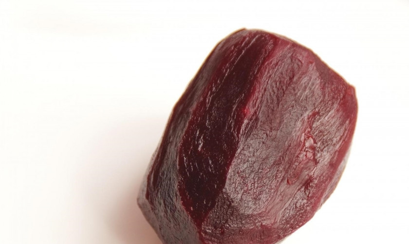 1. Этап. Бутерброд с сельдью Просто и вкусно: 5. Свеклу кладу в кастрюлю, заливаю водой и отвариваю до готовности (около 1,5-2 часа).