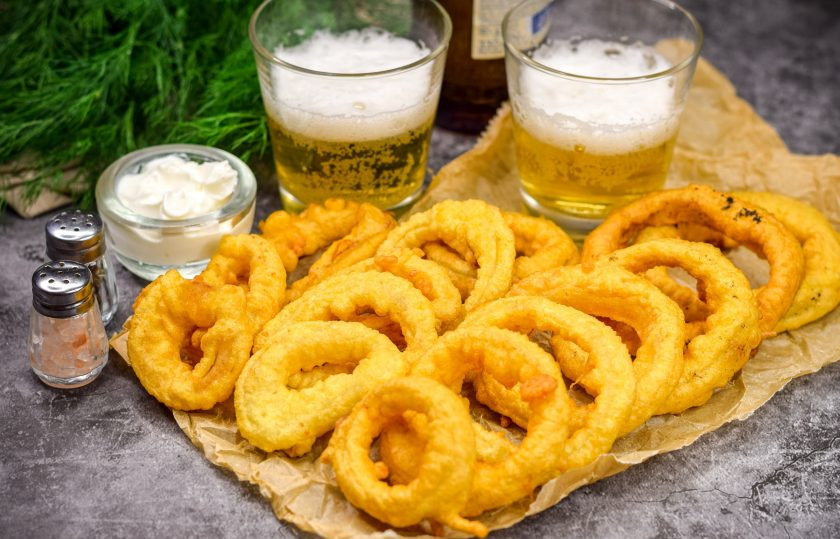 1. Этап. Лук в кляре к пиву: Приятного аппетита!