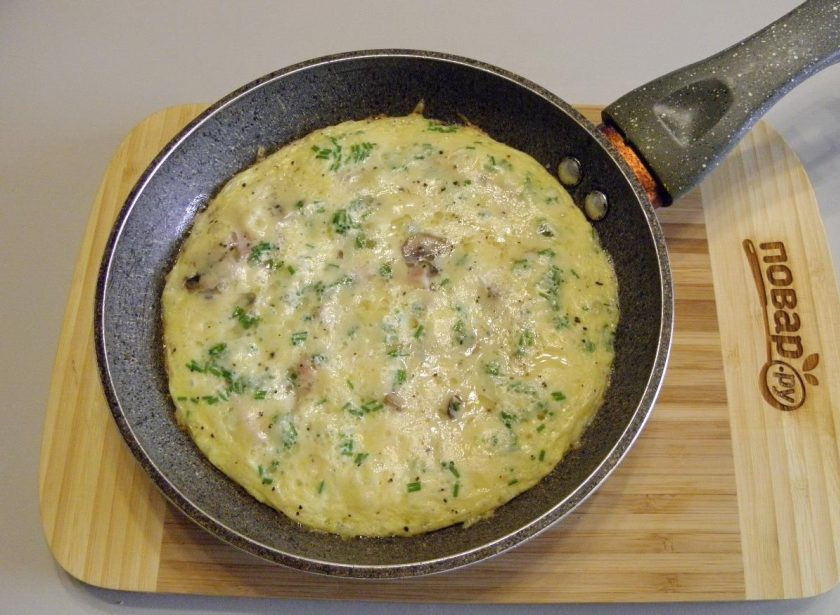 1. Этап. Омлет с ветчиной, грибами и сыром: 7. Омлет с ветчиной, грибами и сыром готов! Приятного аппетита!