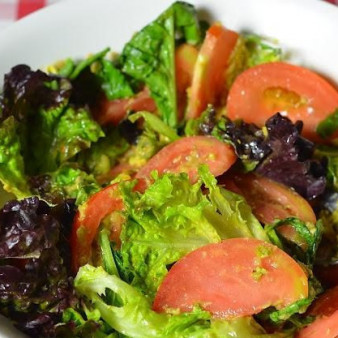 Салат с фисташками