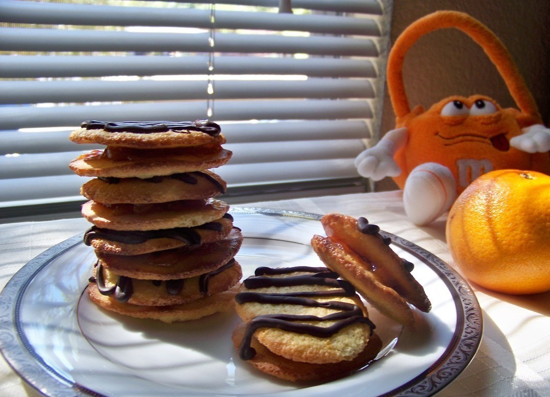 1. Stage. Cookies with jam and chocolate strips: Decorate the cookies with chocolate, using a small plastic bag or a pastry syringe. Apply stripes or other patterns (to your liking) on the surface of the cookies. Bon appetit!