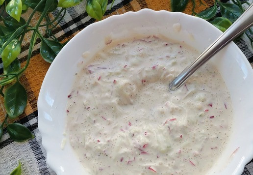 1. Этап. Салат Азарт: Заправить сметаной и майонезом. Заправка готова. *Чем выше процентность, тем гуще заправка.