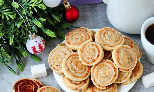 1. Этап. Закусочное печенье с ветчиной и сыром: Приятного аппетита.