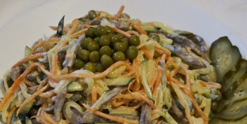 1. Этап. Рецепт салата из моркови по-корейски: Все ингредиенты смешайте в салатнице, добавив майонез и соль. Салат готов! Приятного аппетита!