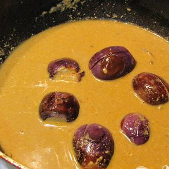 1. Этап. Мини-баклажаны: Добавьте жаренные баклажаны.