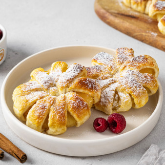 Простые слойки с ананасами