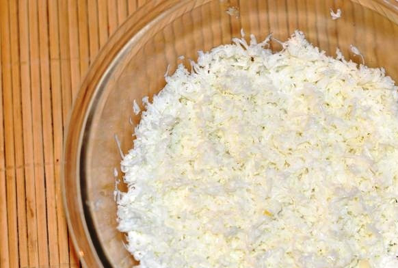 1. Этап. Салат Мимоза с сыром: Яйца отварите, белки натрите на терке. Это третий слой.