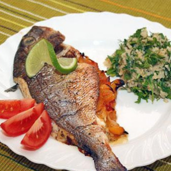 Дорада с овощами