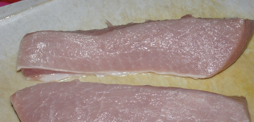 1. Этап. Мясо для бутербродов: 1. Мясо у меня без кости (ошеек свиной), можно взять и другую часть, например, лопатку или заднюю часть. Хорошенько мою и вытираю мясо.