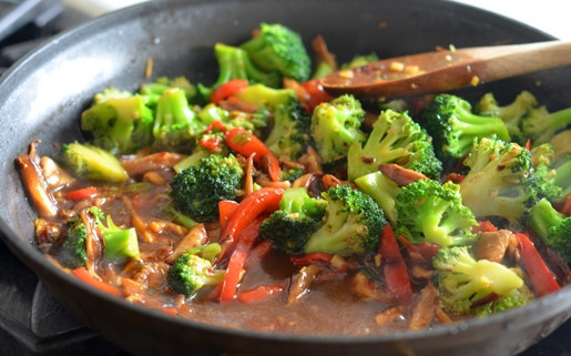 1. Этап. Овощи стир-фрай: 8. Влейте заранее приготовленный соус и через 30 секунд снимите с огня. Приятного аппетита!