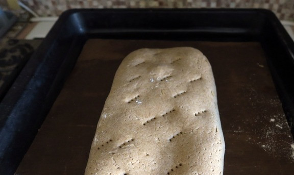 1. Этап. Ржаник сырно-кабачковый для диабетиков: Смазываем верх желтком.