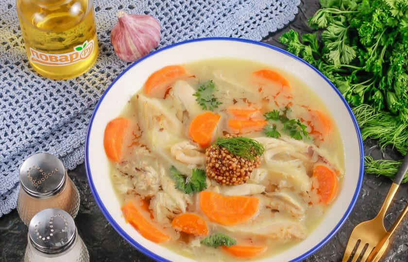 1. Этап. Холодец из курицы без желатина в мультиварке: Застывший холодец из курицы подайте к столу с горчицей, другими соусами с пикантным вкусом.