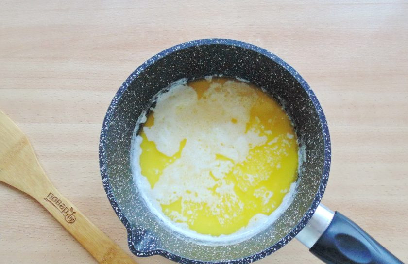 1. Этап. Торт Соблазн: Поставьте кастрюлю на плиту, доведите до кипения.