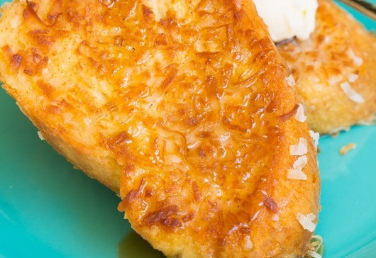 1. Этап. Французские тосты с кокосом: 3. Вот такие потрясающие французские тосты с кокосом получились. Дополните их сиропом, шариком мороженого и сразу же подавайте к столу. Приятного аппетита!