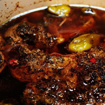 1. Этап. Итальянские горячие бутерброды: Вот и пролетели 6 часов. Так выглядит кусок говядины 