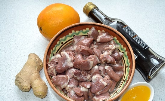 1. Этап. Куриные сердечки с медом: 1. Вот такой интересный набор ингредиентов нам понадобится.