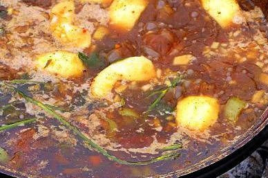 1. Этап. Шурпа из баранины в казане: Варим еще 15 минут.