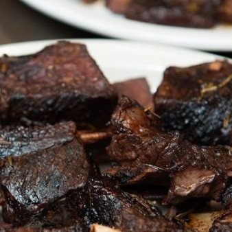 Тушеные говяжьи ребрышки