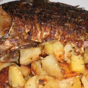 Карась в духовке с картошкой