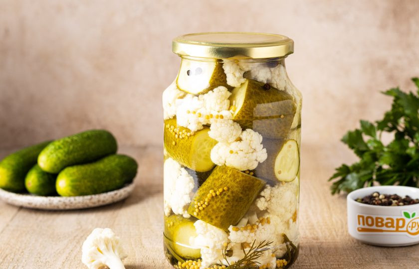 1. Этап. Цветная капуста маринованная с огурцами на зиму: Цветная капуста маринованная с огурцами на зиму готова.