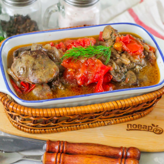 Куриная печень с помидорами