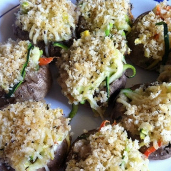 Шампиньоны, фаршированные овощами